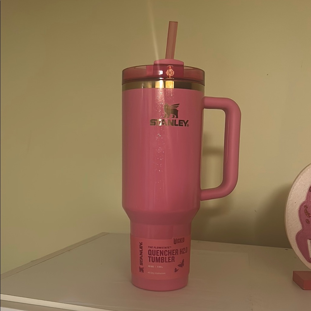 Stanley Wicked Collab H2.0 Tumbler in “Glinda”